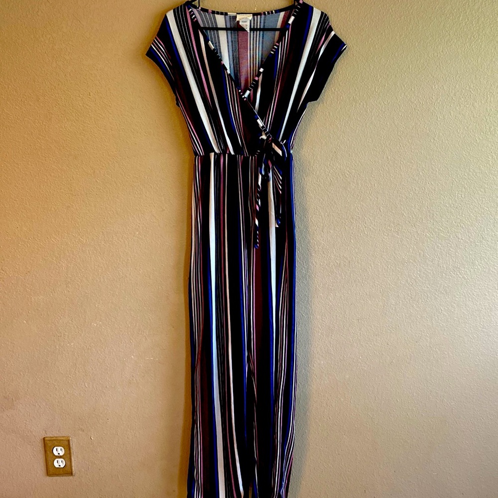 Caution to the wind V-neck Sleeveless Jumpsuit Size S